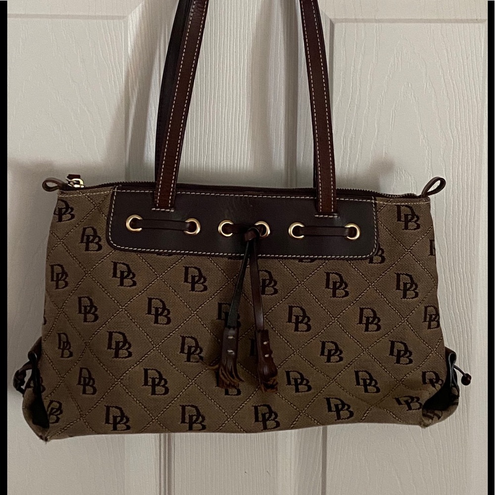 Dooney and Bourke DB BAG GREAT CONDITION satchel
